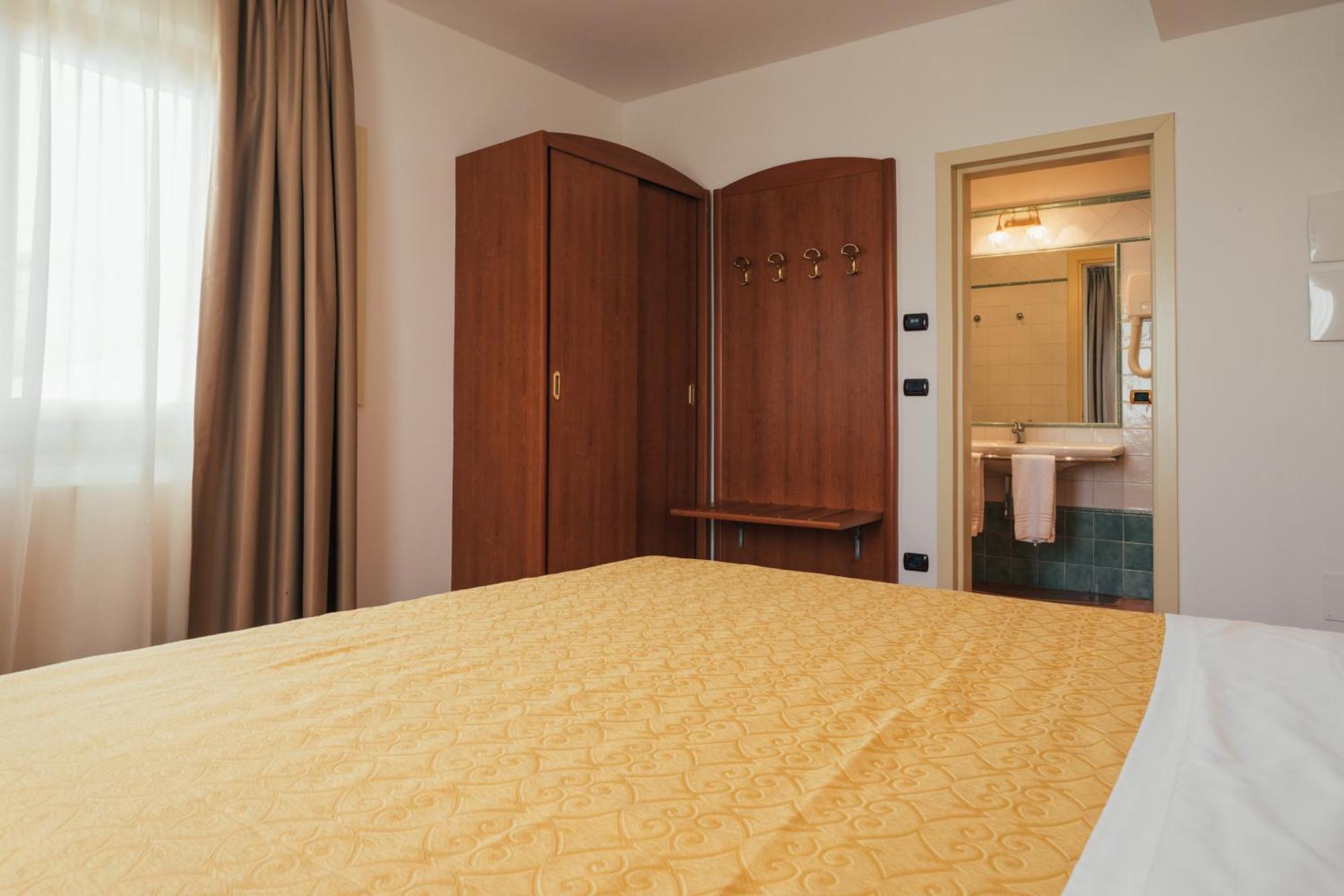 Albergo Cane Dozza Zewnętrze zdjęcie