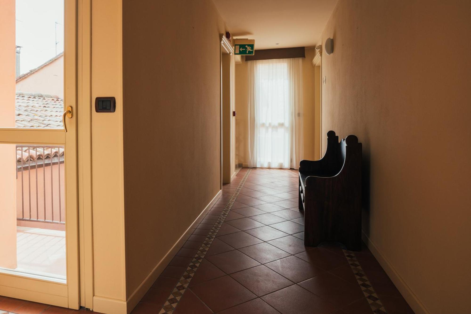Albergo Cane Dozza Zewnętrze zdjęcie