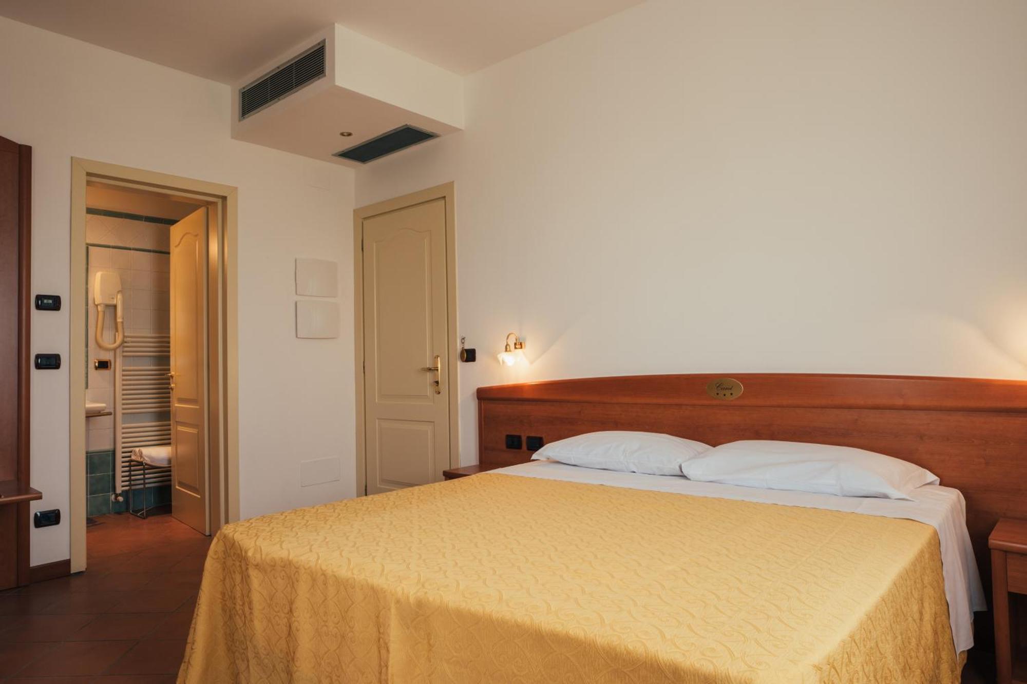 Albergo Cane Dozza Zewnętrze zdjęcie