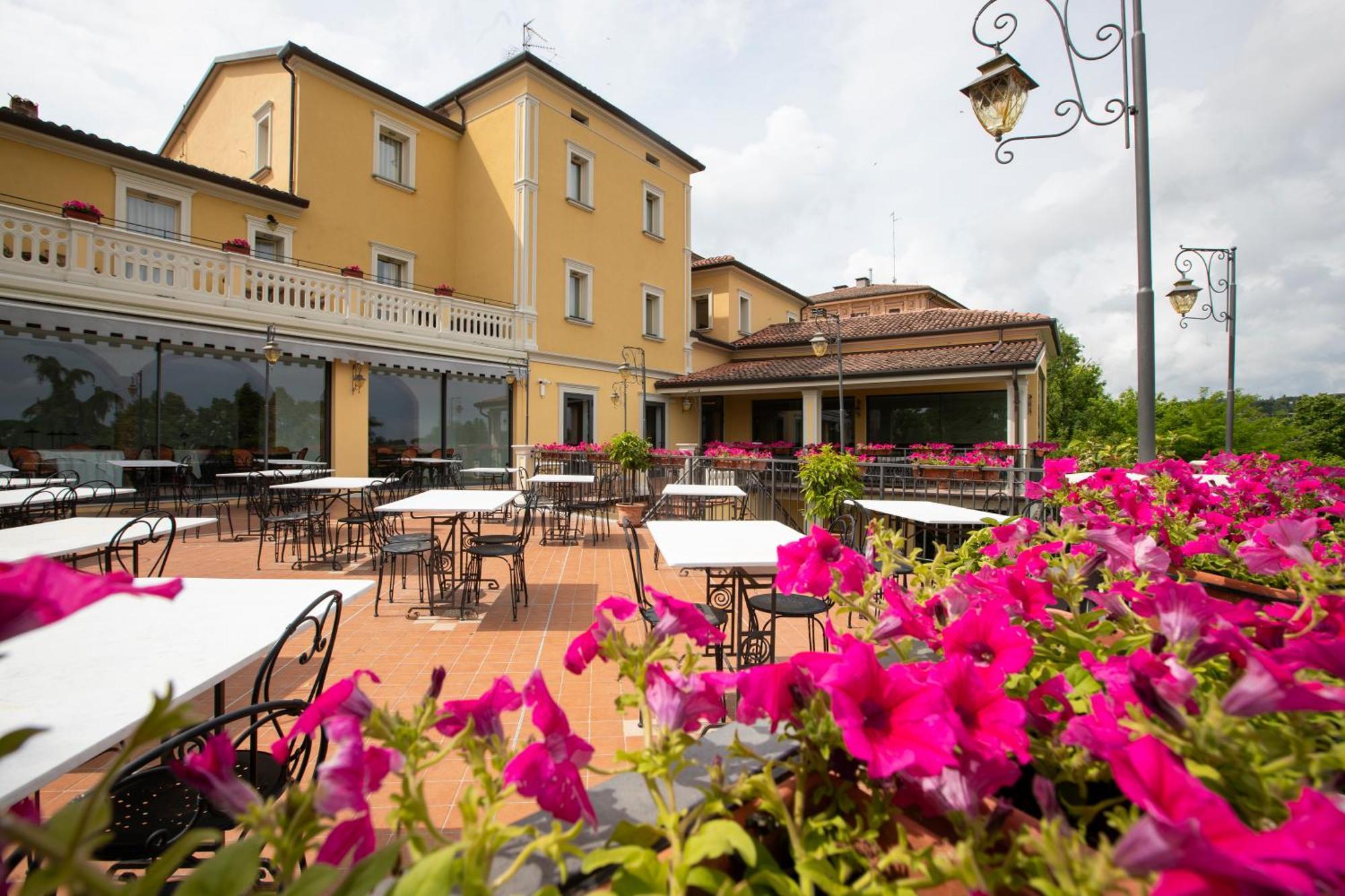 Albergo Cane Dozza Zewnętrze zdjęcie