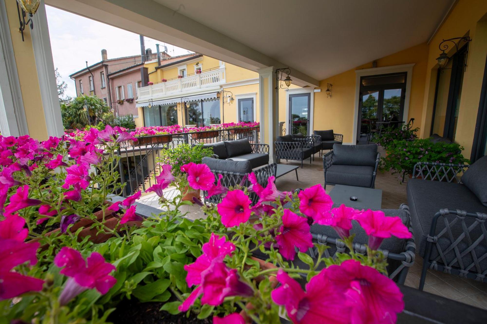 Albergo Cane Dozza Zewnętrze zdjęcie